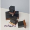 Plinto laccato nero con piede in noce