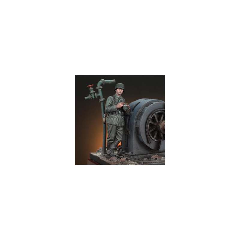 German infantry soldier eating - WWII (1/35)